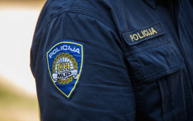 ‘Mulčino, mater ti vlašku’: Alkoholizirana žena vrijeđala policijske službenike