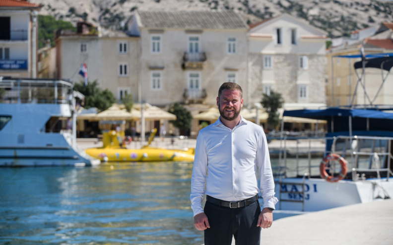 Mještani Šimuna prosvjedovali da se sačuva plaža, reagirao i Grad Pag: 'Kako bi riješili problem, spremni smo i na...'