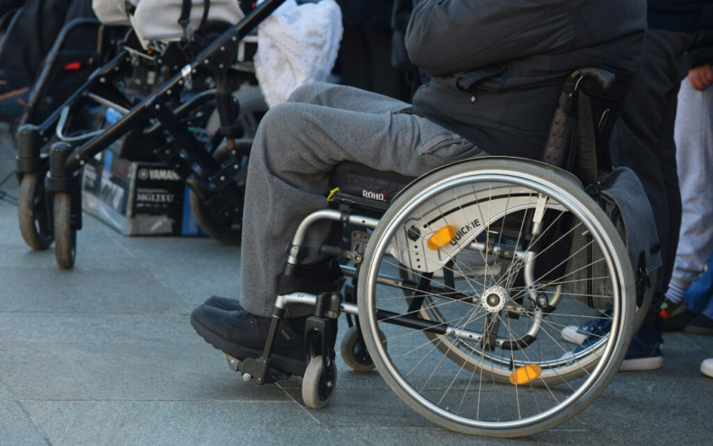 Stipo (32) boluje od rijetke neurološke bolesti za koju postoji lijek. HZZO ga odbija: 'Preskupo nam je'