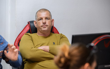 Načelnik Posedarja želi raditi samo ujutro, protivi se sjednicama popodne i vijećnike – ne pušta u općinu!