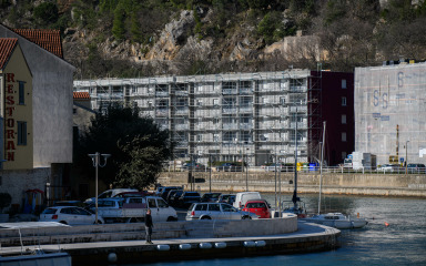 Talijani u Obrovcu žele graditi cementaru, građani strahuju od zagađenja zraka i devastacije Zrmanje