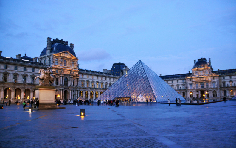 Nova poplava u Louvreu oštetila sliku na stropu