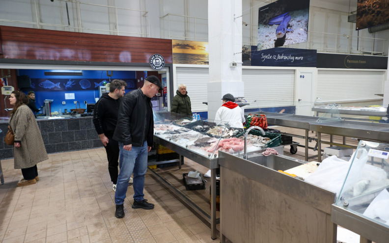 IMA RIBE Tko želi riblji, odnosno morski obrok, uvijek će nešto naći