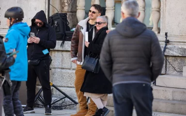 ODUŠEVIO PROLAZNIKE! Popularni pjevač jučer je na Poluotoku zapjevao Zadranima