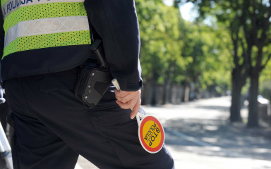 Vozač pod utjecajem alkohola i bez vozačke dozvole kažnjen s 2.640 eura