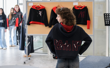 U GKZD otvorena izložba o glagoljici, učenici ŠPUD-a nosili modnu reviju: ‘Glagoljica je trajna i bogata inspiracija’