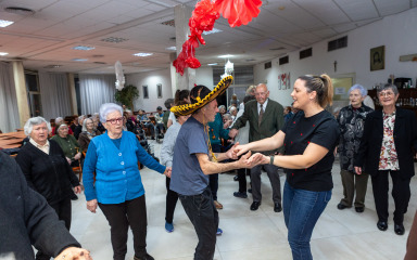 FOTO U Domu za stare i nemoćne na Sfingi povodom Valentinova održan tradicionalni ples