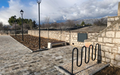 U Jasenicama uređeno novo parkiralište s trgom