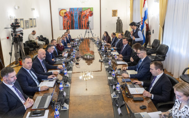 Župan Bilaver o koncesijama: ‘Nema ograđivanja pomorskog dobra, niti naplaćivanja ulaska’