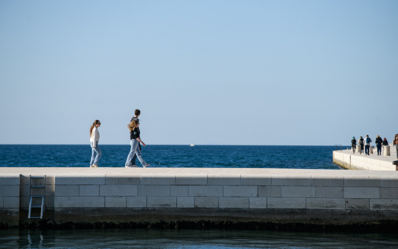 Petak će biti pretežno sunčan i iznadprosječno topao, s maglom u jutarnjim satima