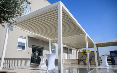 HIT ZA VIKENDICE I KUĆE UZ MORE Pergole koje hlade, štite od kiše i izgledaju luksuzno