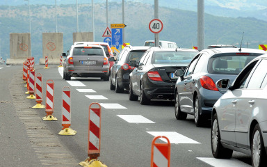 Zbog jakog vjetra zatvorena Jadranska magistrala za pojedine skupine vozila