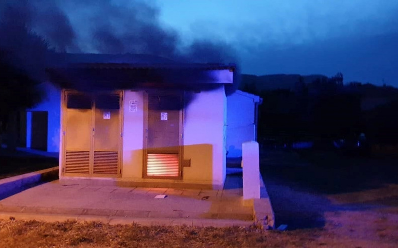 Zbog požara na trafostanici u Poljani dio otoka Ugljana ostao bez struje, bez nje će biti i cijeli sutrašnji dan