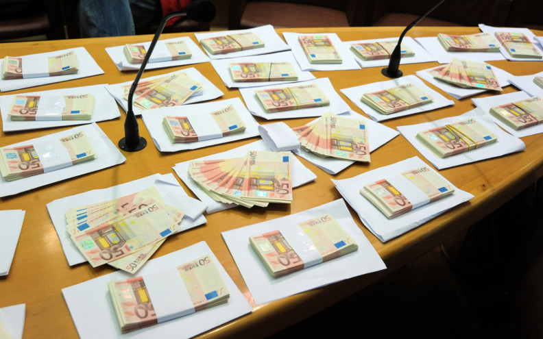 Policija od dvojice muškaraca oduzela 162 komada krivotvorenih novčanica