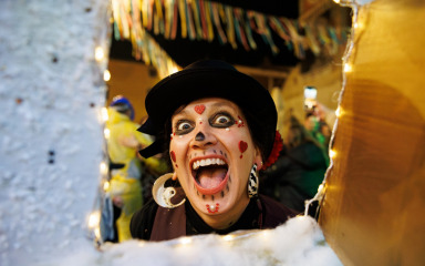 [FOTO] Sinoć održan koncert SMF i Gustafa, izabrane najbolje maske: ‘Nagrađeni su do zadnjeg centa opelješili Turističku zajednicu’