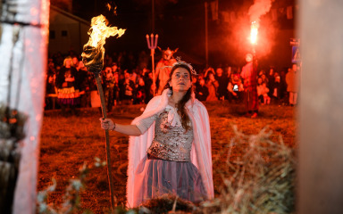 [FOTO] U Vrsima održan središnji karnevalski dan, Jure osuđen za sva zla i nevolje u prošloj godini