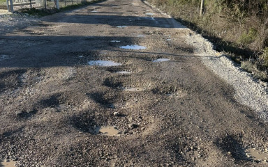 Cesta s tisuću rupa između Babinduba i Crnog ostavlja u nevjerici vozače! ‘Stanje je nepromijenjeno’