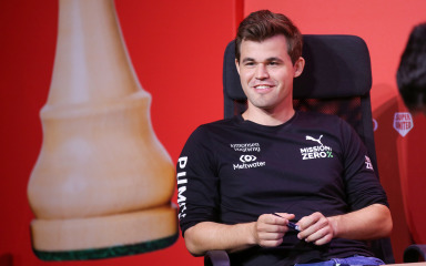 Magnus Carlsen ‘razbio’ Lazavika i plasirao se u finale Svjetskog prvenstva u brzom šahu