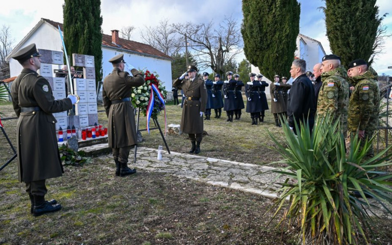 Milanović odao počast civilnim žrtvama Domovinskog rata u Medviđi