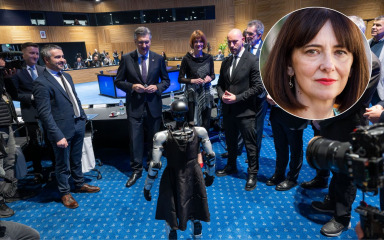 Divjak: ‘Rukovanje s robotima slabo prekriva nebrigu za obrazovanje o umjetnoj inteligenciji’