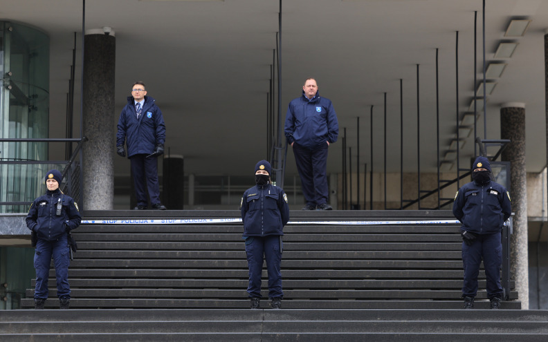Zagrebačka Gradska uprava evakuirana zbog dojave o bombi, Tomašević ostao u uredu