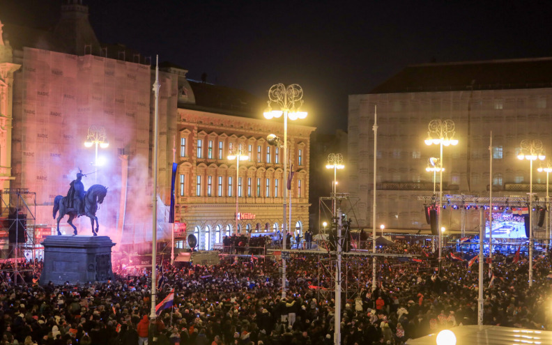 Thompson oduševio prepuni Trg! 'Počašćen sam što ste pjevali moje pjesme!'