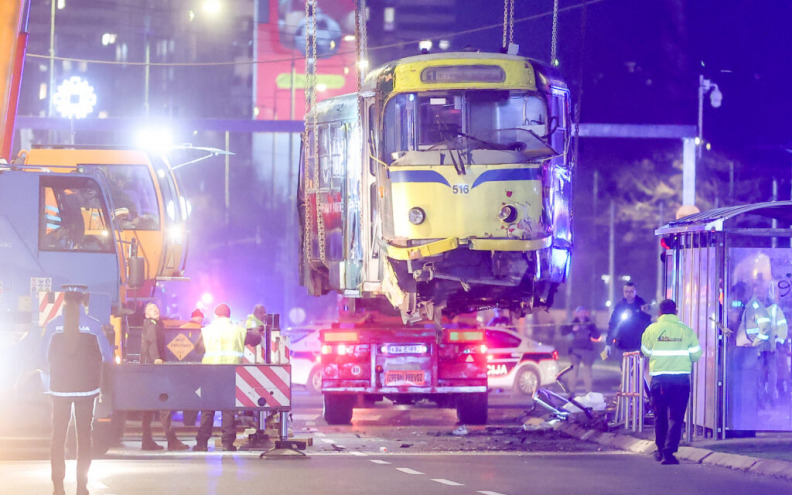 U Sarajevu dan žalosti, 17-godišnja djevojka bori se za život