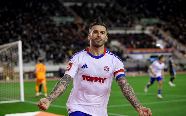 NAPETI DERBI Hajduk pobijedio Rijeku, Livaja odlučio utakmicu s tri crvena kartona