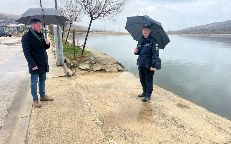Nadležne službe održale sastanak i obišle teren nakon poplava u Pagu