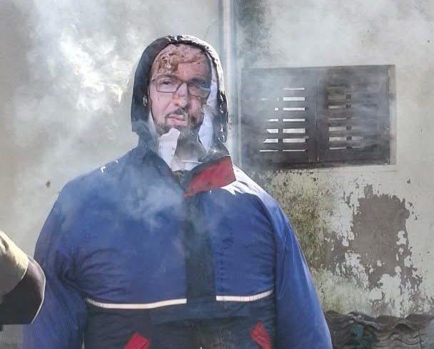 FOTO U Benkovcu spaljen lik Tomaševića. Gorio uz “Ako ne znaš što je bilo”