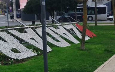 POSLJEDICE JAKOG VJETRA! Jugo srušilo popularna slova ‘Love Zadar’