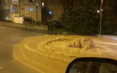 Zadarski šaht postao ‘gejzir’ nakon obilne kiše, građanin piše: ‘Jel’ ovo sramota?!’