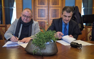 Liburnija i Novatec potpisali ugovor vrijedan 7,6 milijuna eura, u Zadar stiže 13 električnih autobusa