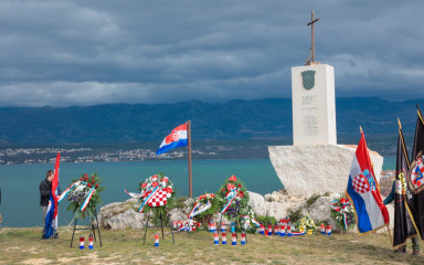 Odana počast poginulim braniteljima u Paljuvu i Novigradu