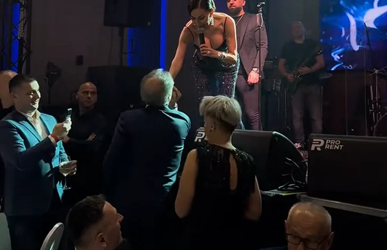 VIDEO Zdravko Mamić ljubio ruku Ceci, ona mu kazala: 'Inače, ja sam vaš fan!'