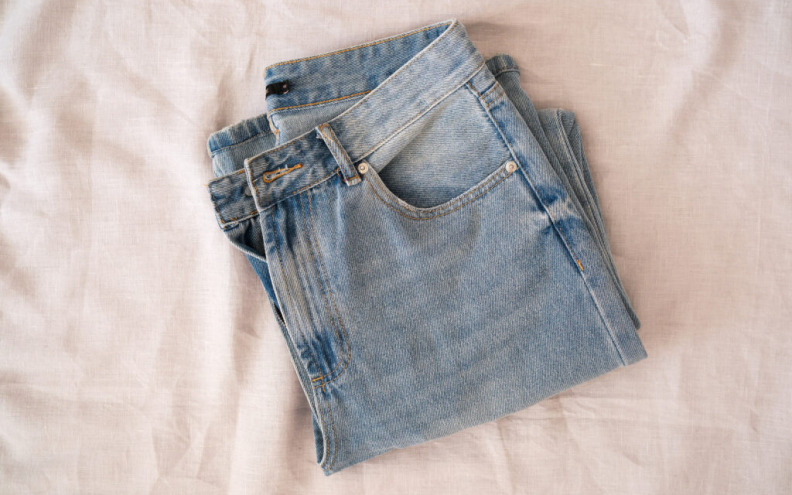 Mnogi se slažu da rjeđe pranje traperica produžuje njihov tijek trajanja. No, je li baš tako?