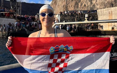 Dina Levačić prva na svijetu otplivala oko otoka Sveta Helena