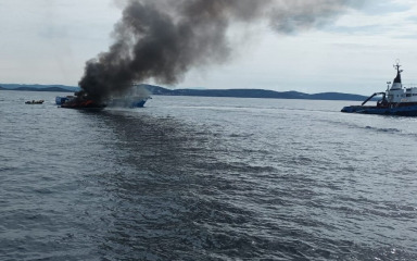 POMORSKA NESREĆA! Putnički brod opožaren na vezu, slijedi očevid