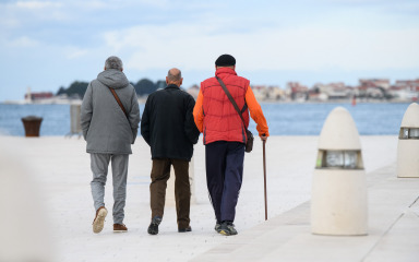 USKRSNICE UMIROVLJENICIMA Četiri grada u Zadarskoj županiji daruju nešto, Benkovac i Nin ništa