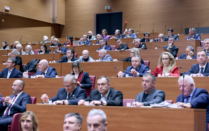 Burno u sabornici zbog ustavnih sudaca, optužbe ‘frcale’ na sve strane