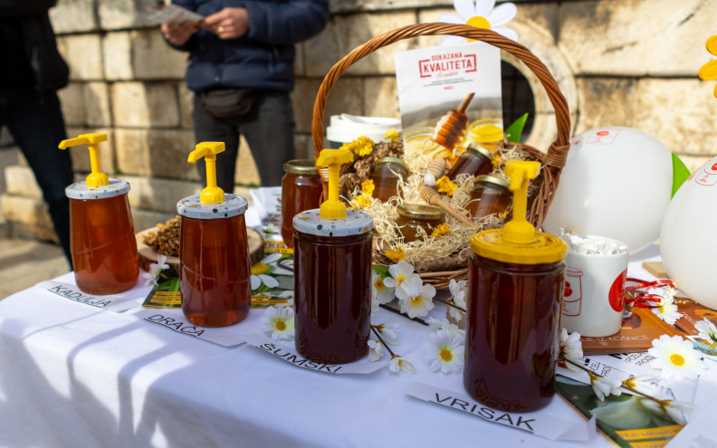 Pčele i mali pčelari bore se za opstanak: 'Tradicionalno pčelarstvo guši sve veća industrijska proizvodnja meda'