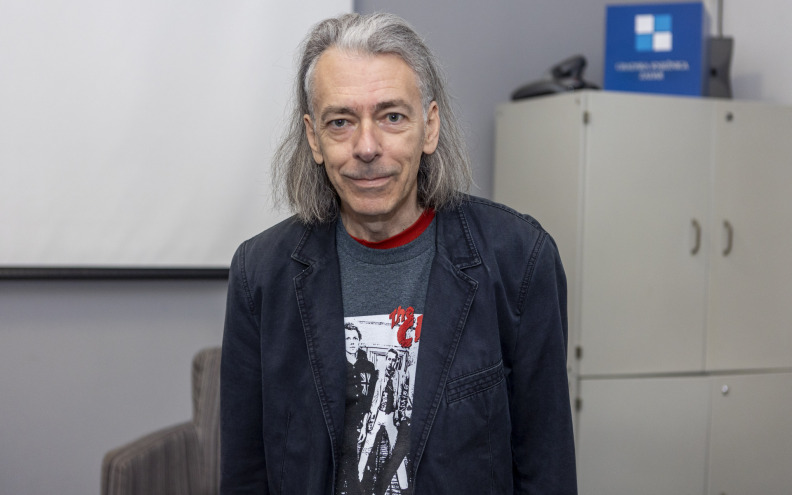 Radnja prvog hrvatskog cyberpunk romana smještena je na Pašman: 'Idealna mediteranska kulisa za priču sporijeg ritma'