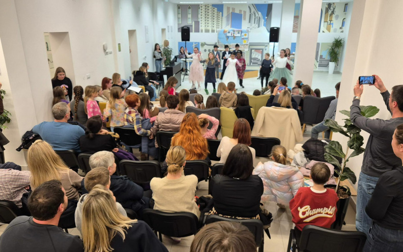 Večer stranih jezika OŠ Petra Preradovića okupila veliki broj učenika, roditelja i učenika