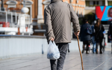 U utorak počinje isplata nacionalne naknade za starije osobe za veljaču