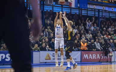 SVI U JAZINE  Kvarneru na parketu servirati hladnu osvetu