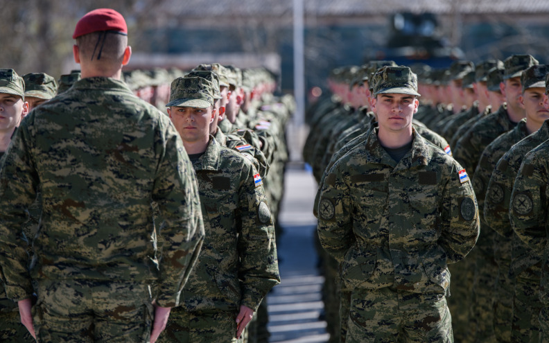 [FOTO] Bili smo na svečanoj prisezi ročnika u Kninu: 'Čast mi je moj sin da služi hrvatskoj državi'