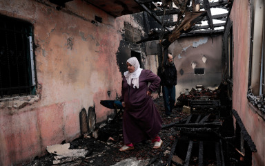 Izraelski doseljenici napadaju sela na Zapadnoj obali, pale kuće i automobile