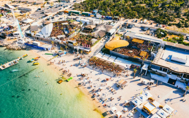 ZRĆE U TRANSFORMACIJI Najluđa hrvatska plaža smiruje ritam, ponuda se širi sa noćnog partijanja na cjelodnevnu destinaciju