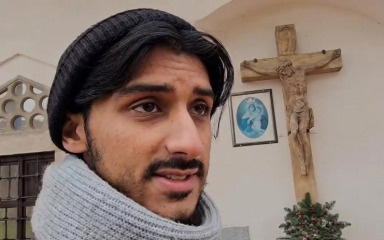 IZAZVAO KONTROVERZE Klanjao ispred crkve u Đakovu i tvrdio da je nekada bila džamija