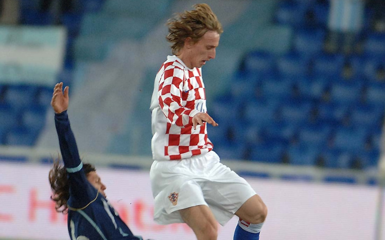 DEBI U BASELU  Prije točno 20 godina Luka Modrić prvi put je zaigrao za Vatrene